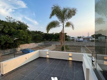 Venta de Casa de 3 Recámaras y Alberca en Coto Privado al Norte de Colima