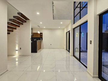 Venta de Casa de 3 Recámaras y Alberca en Coto Privado al Norte de Colima