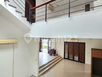 Rumah Luas 400m2 Layout Nyaman di Lokasi Premium Cilandak