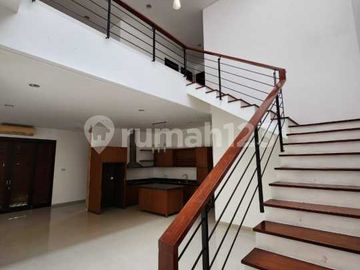 Rumah Luas 400m2 Layout Nyaman di Lokasi Premium Cilandak