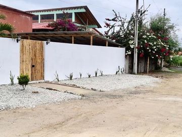 Puerto Cayo: Se Vende Casa en Zona Rural y Cerca del Mar en Puerto Cayo
