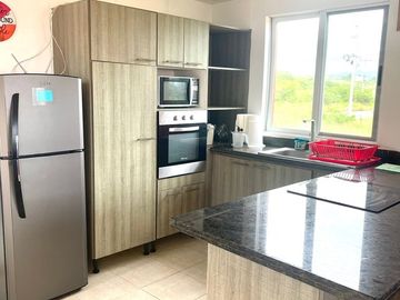 Puerto Cayo: Se Vende Casa en Zona Rural y Cerca del Mar en Puerto Cayo