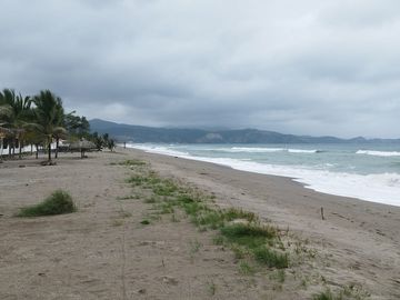 Puerto Cayo: Se Vende Casa en Zona Rural y Cerca del Mar en Puerto Cayo