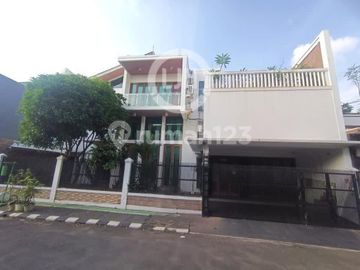 Rumah Hook Siap Huni di Kemang Pratama 3, Bekasi, Jawa Barat.