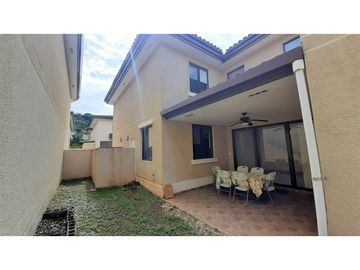 Vendo amplia Casa de 4 recámaras en River Valley!!