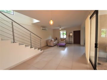 Vendo amplia Casa de 4 recámaras en River Valley!!