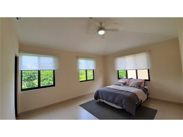 Vendo amplia Casa de 4 recámaras en River Valley!!