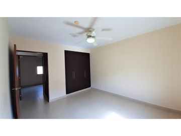 Vendo amplia Casa de 4 recámaras en River Valley!!