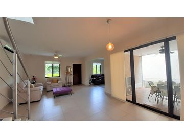 Vendo amplia Casa de 4 recámaras en River Valley!!