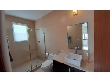 Vendo amplia Casa de 4 recámaras en River Valley!!