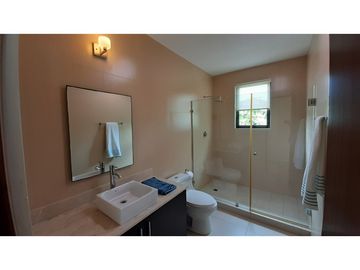 Vendo amplia Casa de 4 recámaras en River Valley!!