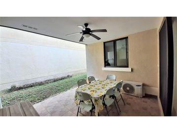 Vendo amplia Casa de 4 recámaras en River Valley!!