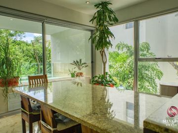 Departamento con plunge pool, terraza vista verde, venta Ikal Living Playacar