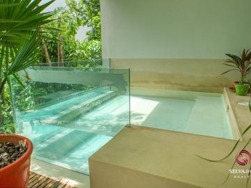 Departamento con plunge pool, terraza vista verde, venta Ikal Living Playacar
