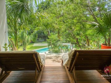 Departamento con plunge pool, terraza vista verde, venta Ikal Living Playacar