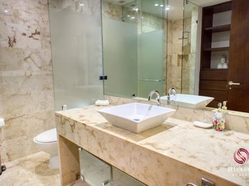 Departamento con plunge pool, terraza vista verde, venta Ikal Living Playacar