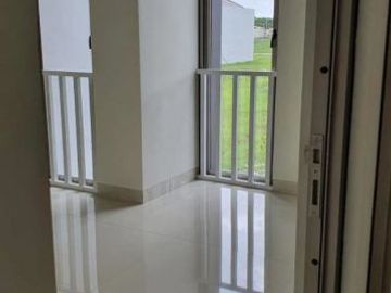 Rumah Gress Greenland Residence , Strategis