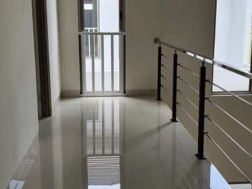Rumah Gress Greenland Residence , Strategis