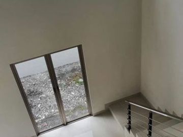 Rumah Gress Greenland Residence , Strategis
