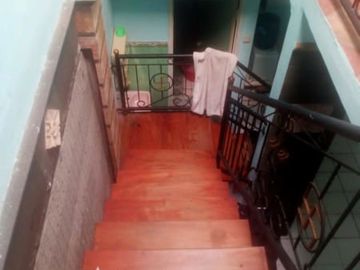 ATina Rumah 2 Lantai Kamar Banyak Beji