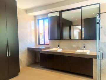 Modern Contemporary Design House for Sale, BF Homes