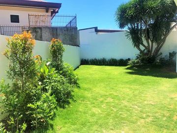 Modern Contemporary Design House for Sale, BF Homes