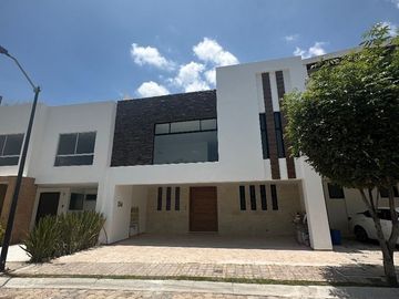 Casa en Venta en Cascatta Lomas de Angelópolis