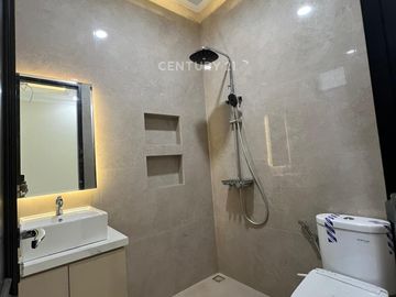 Dijual Rumah Kondisi Baru Desain Modern  Rawamangun Jakarta Timur
