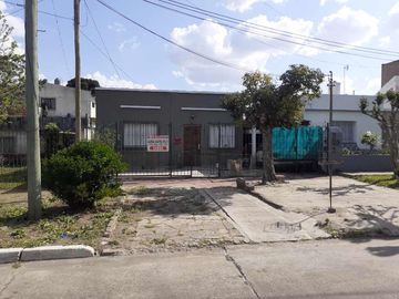 Casa con Departamento en venta en Quilmes Oeste