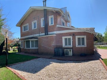 Venta Chalet 6 Ambientes Country Campos de Alvarez
