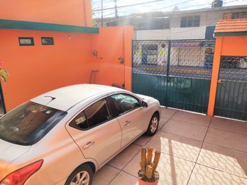 INMUEBLE CON LOCAL COMERCIAL SOBRE AV. 16 de DE SEPTIEMBRE PARA EMPRESA, OFICINA