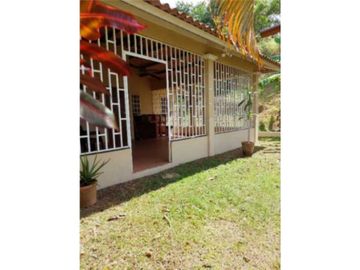 VENDO CASA EN LA CHORRERA BRISAS DE VALLE DORADO 3R
