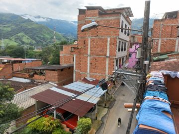 VENDO PROPIEDAD BIEN BARATA EN BARBOSA ANTIOQUIA.