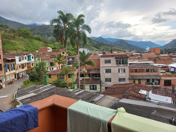 VENDO PROPIEDAD BIEN BARATA EN BARBOSA ANTIOQUIA.