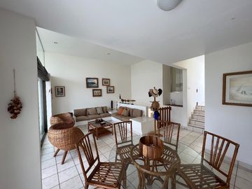 ÁMPLIA CASA DE PLAYA EN VENTA CON VISTA AL MAR EN PLAYA GAVIOTAS, ASIA