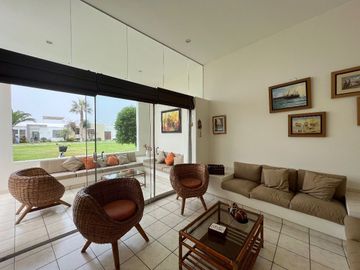 ÁMPLIA CASA DE PLAYA EN VENTA CON VISTA AL MAR EN PLAYA GAVIOTAS, ASIA