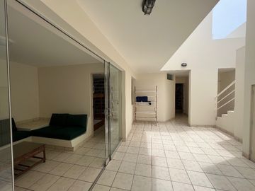 ÁMPLIA CASA DE PLAYA EN VENTA CON VISTA AL MAR EN PLAYA GAVIOTAS, ASIA
