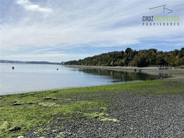 Casa en Venta en Parcela de 1 Há y con 2 casas. Con Orilla de Playa y al costado del camino Caicaén- Calbuco