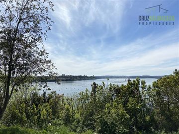Casa en Venta en Parcela de 1 Há y con 2 casas. Con Orilla de Playa y al costado del camino Caicaén- Calbuco