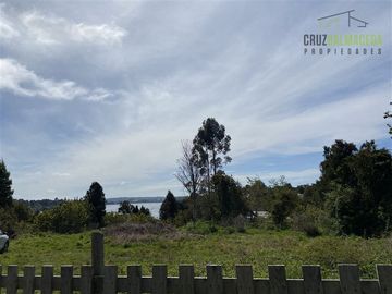 Casa en Venta en Parcela de 1 Há y con 2 casas. Con Orilla de Playa y al costado del camino Caicaén- Calbuco