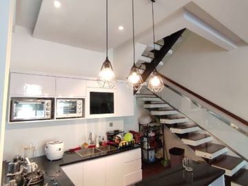 Rumah Strategis Modern 3 Lt Full Furnish Jagakarsa Jakarta