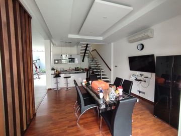 Rumah Strategis Modern 3 Lt Full Furnish Jagakarsa Jakarta