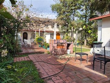 Se Vende Casa en Ñuñoa 4 dormitorios 2 baños, Oportunidad.