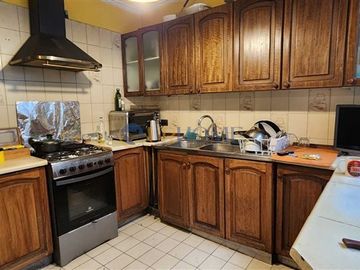 Se Vende Casa en Ñuñoa 4 dormitorios 2 baños, Oportunidad.