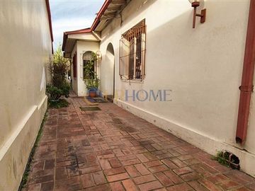 Se Vende Casa en Ñuñoa 4 dormitorios 2 baños, Oportunidad.