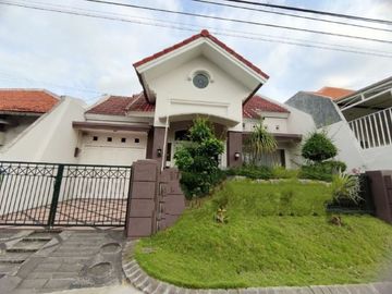 Rumah Manyar tirtomoyo hadap timur STRATEGIS BAGUS