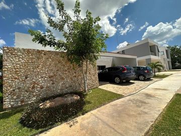 Casa de 1 Planta en Venta en Privada de Bosques de Conkal, Conkal