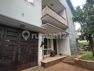 Super Murah Rumah Hooked Lokasi Strategis di Puspitaloka BSD