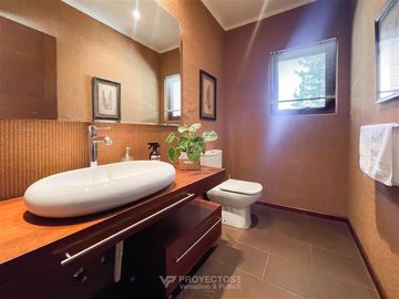 Preciosa Casa Club de golf Los Lirios. Requínoa