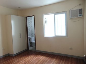 Semi-Furnished Duplex House with 3-Bedrooms in Capitol Cebu City